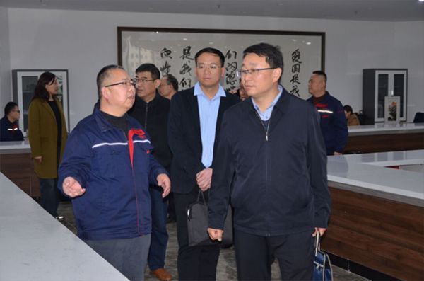 市委黨校2024年度科級(jí)干部進(jìn)修班、中青年骨干培訓(xùn)班學(xué)員到一滕集團(tuán)調(diào)研