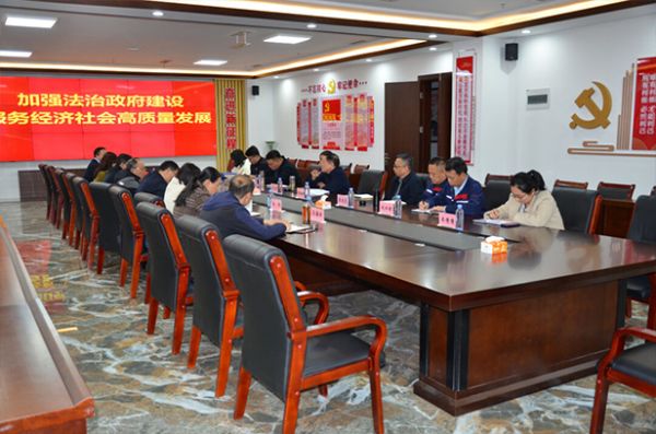 市委黨校2024年度科級(jí)干部進(jìn)修班、中青年骨干培訓(xùn)班學(xué)員到一滕集團(tuán)調(diào)研